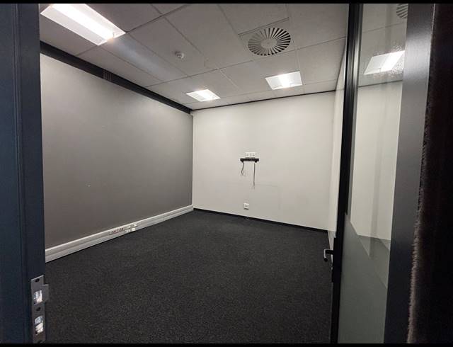156M² OFFICE TO LET IN DURBANVILLE CENTRAL